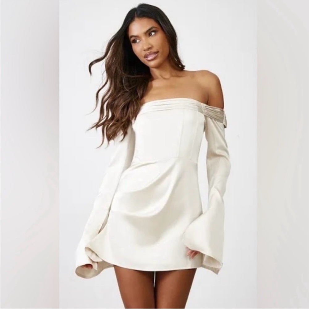 PrettyLittleThing Champagne satin pleat detail Berteau flared sleeve shift dress - Picture 1 of 11